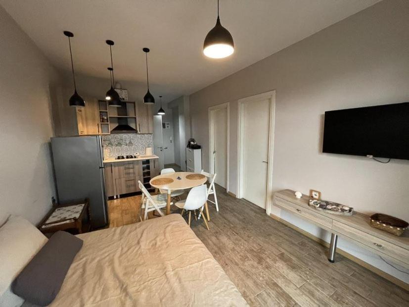 Great View Apartment Near Piazza Batumi Bagian luar foto