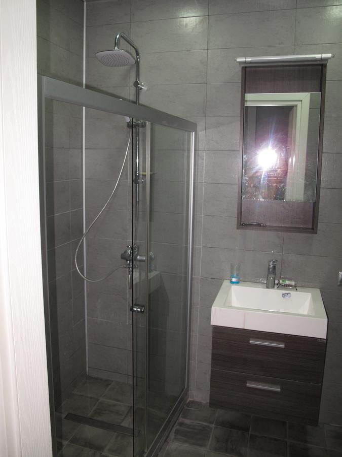 Great View Apartment Near Piazza Batumi Bagian luar foto